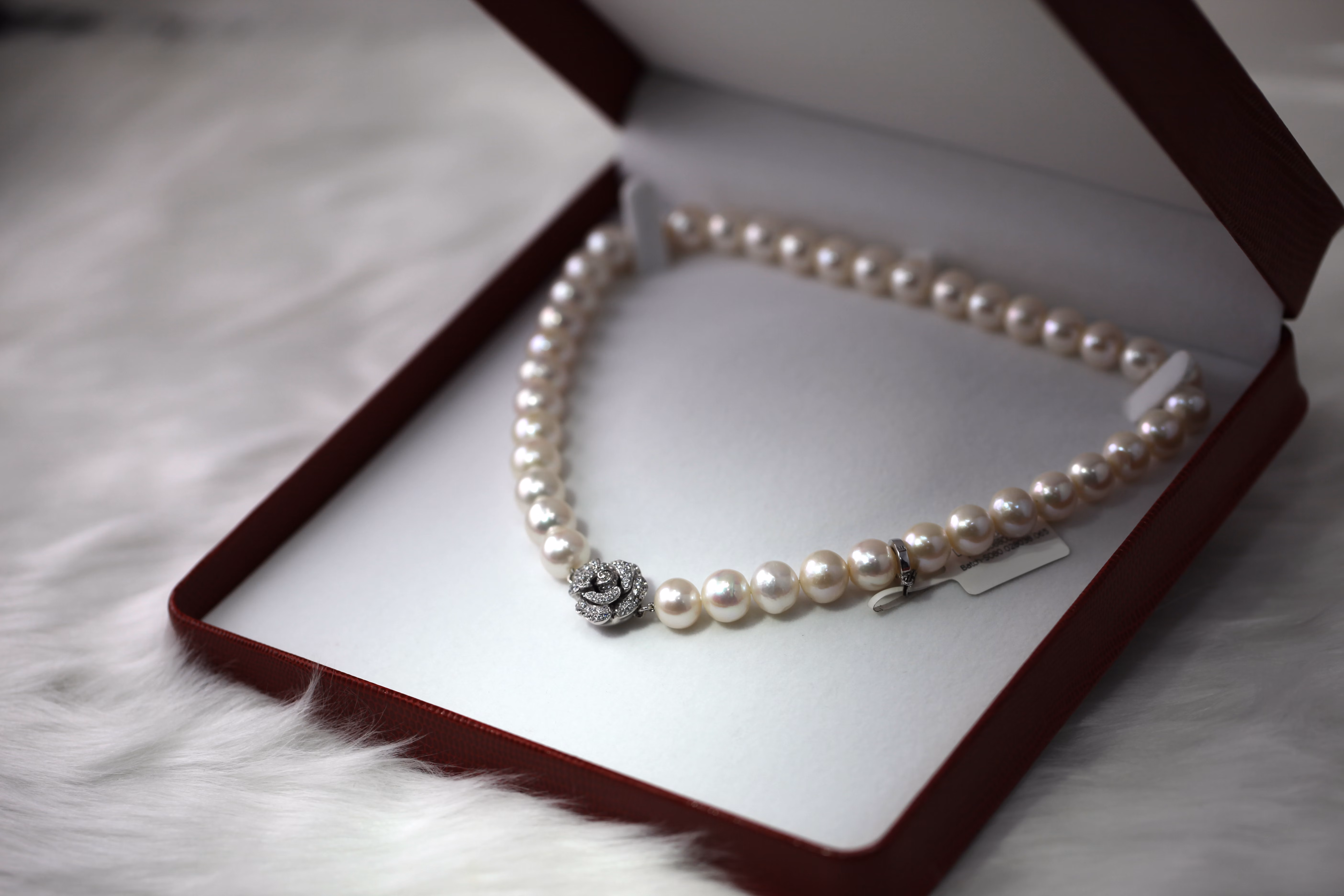 Traditional Indian gold jewellery and wedding ornaments for rental